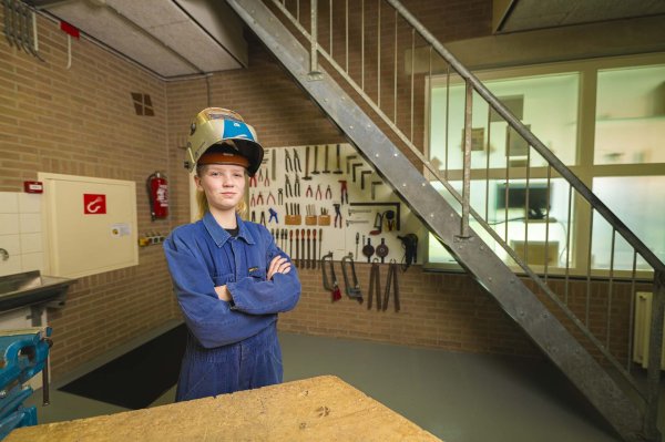 Decoration Brugklassers over locatie Tubbergen